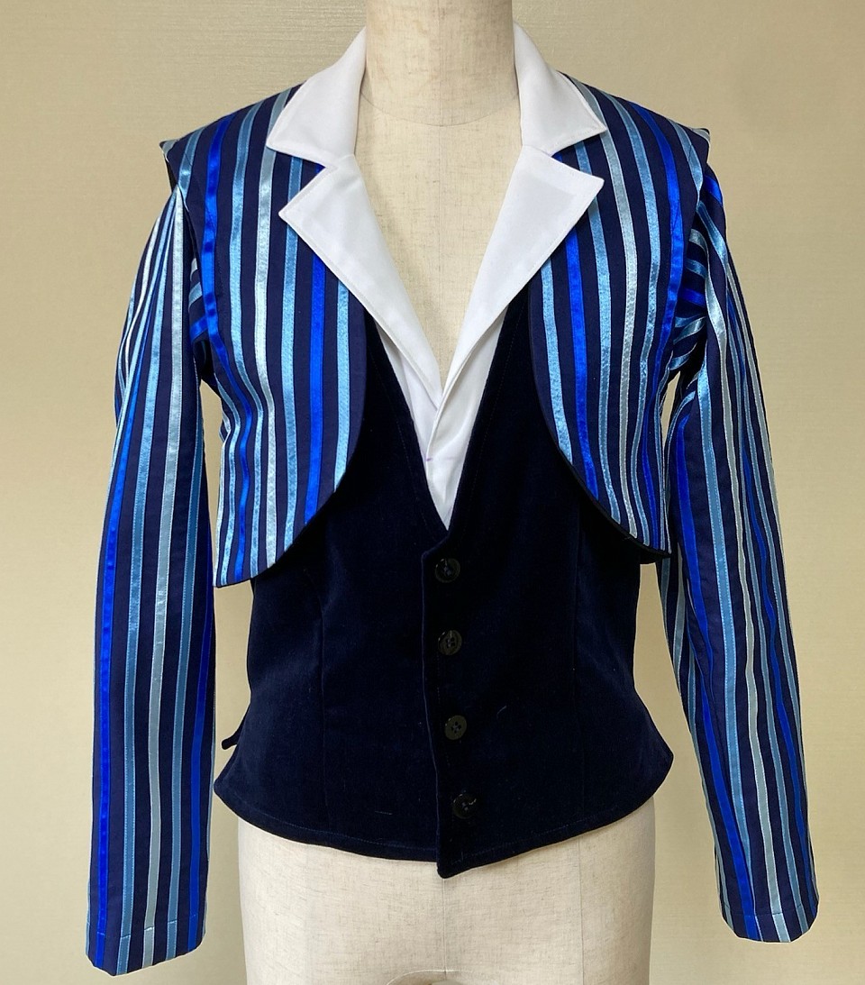 Prix de Lausanneで5位入賞を果たした佐居勇星さんの「ドリーブ組曲」のお衣裳を衣裳工房クララが製作いたしました